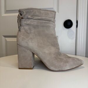 Vince Camuto Suede Ankle Booties Taupe Block Heel Pointed Toe Size 9